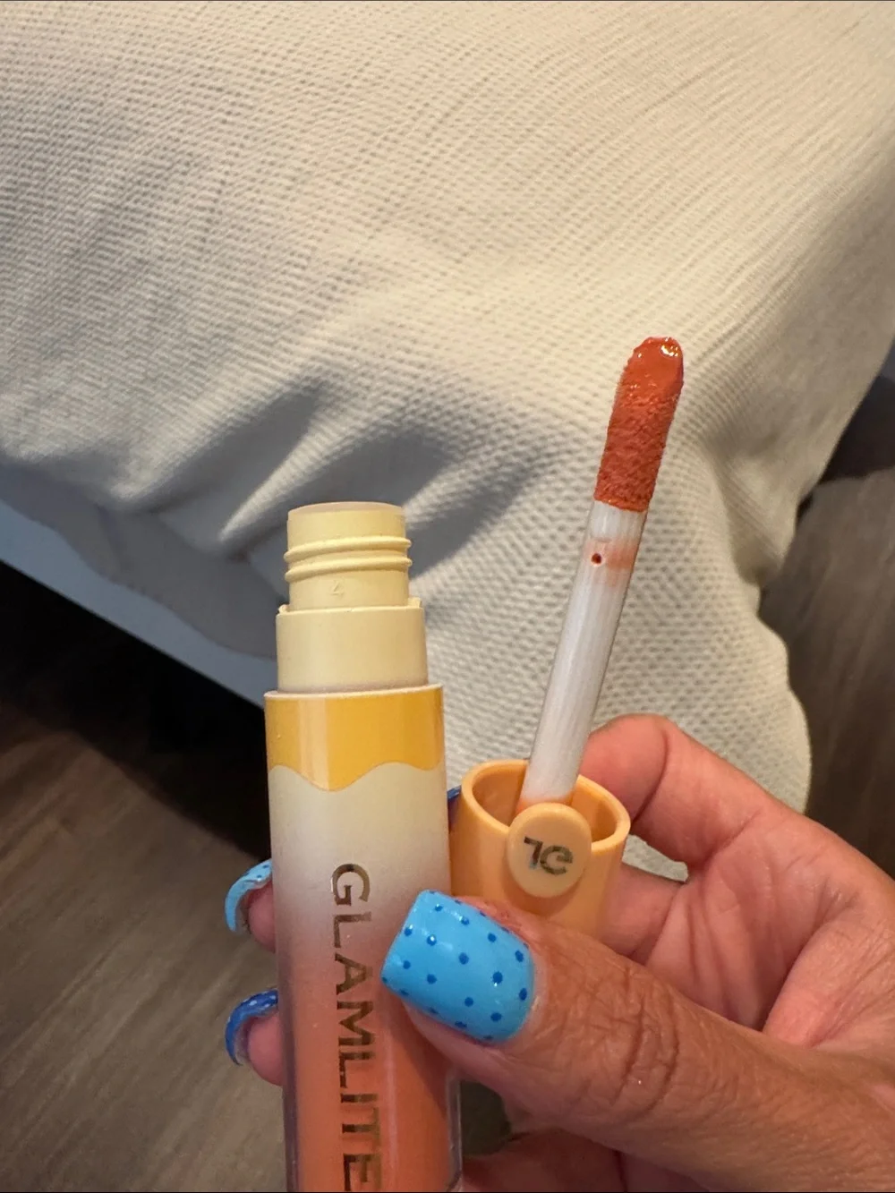 Glam lite lip gloss